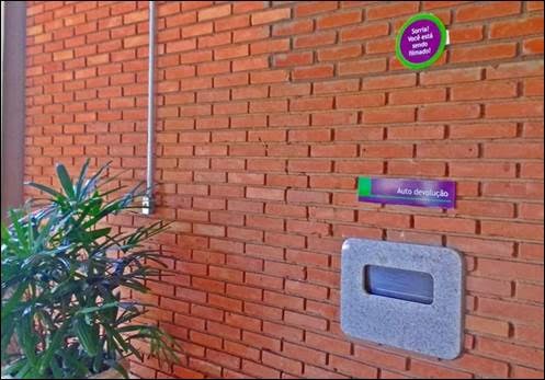 Serviço de auto devolução 24 horas, localizado ao lado da porta de serviços da BIF, em frente ao Jardim do IFGW.