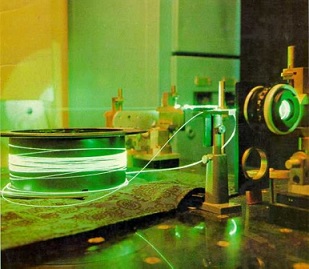 Fibra óptica fabricada no IFGW em 1978.