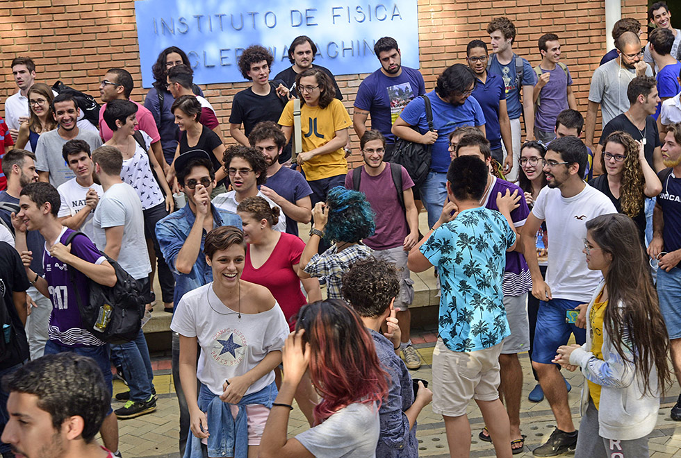 Participação dos alunos no 50˚ Aniversário do Instituto de Física Gleb Wataghin